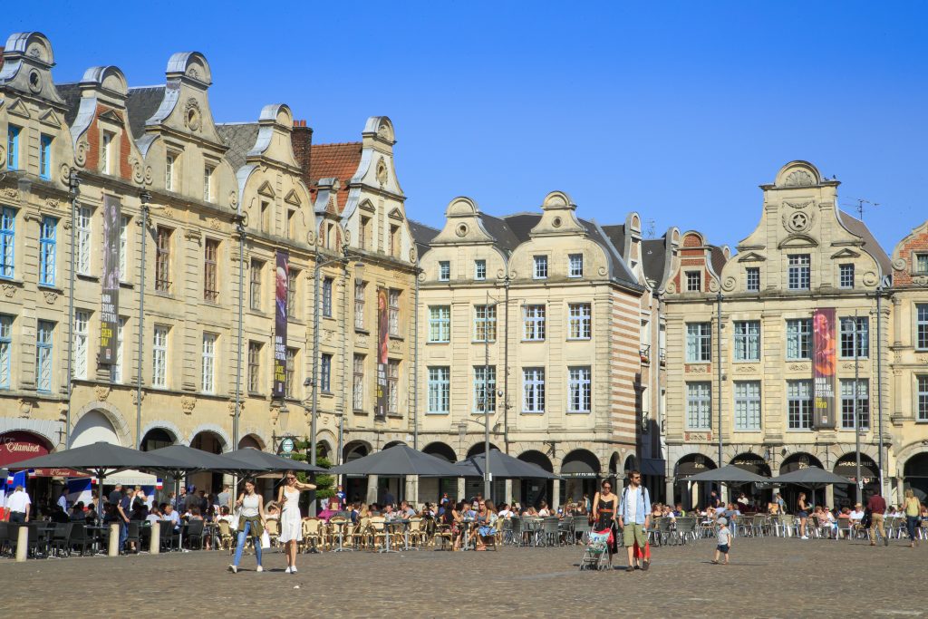 arras, place des heros, les terrasses